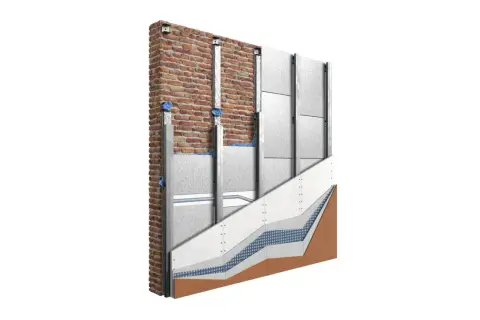 Sezione di un muro con isolamento a cappotto termico. Strati di isolante e finiture esterne su struttura metallica fissata a parete in mattoni.